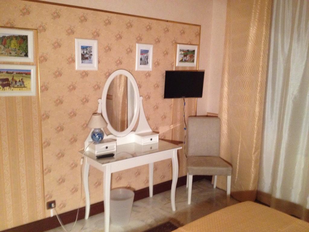 B&B Il Bagolaro Dell'Etna Sant'Agata Li Battiati Rum bild