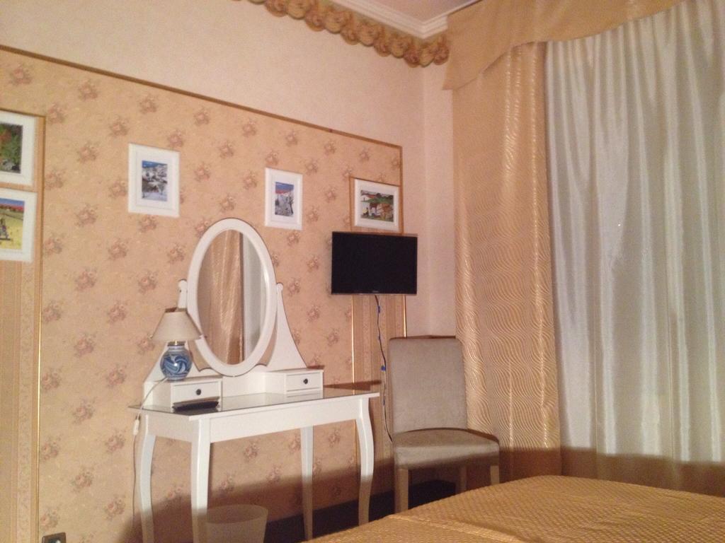 B&B Il Bagolaro Dell'Etna Sant'Agata Li Battiati Rum bild