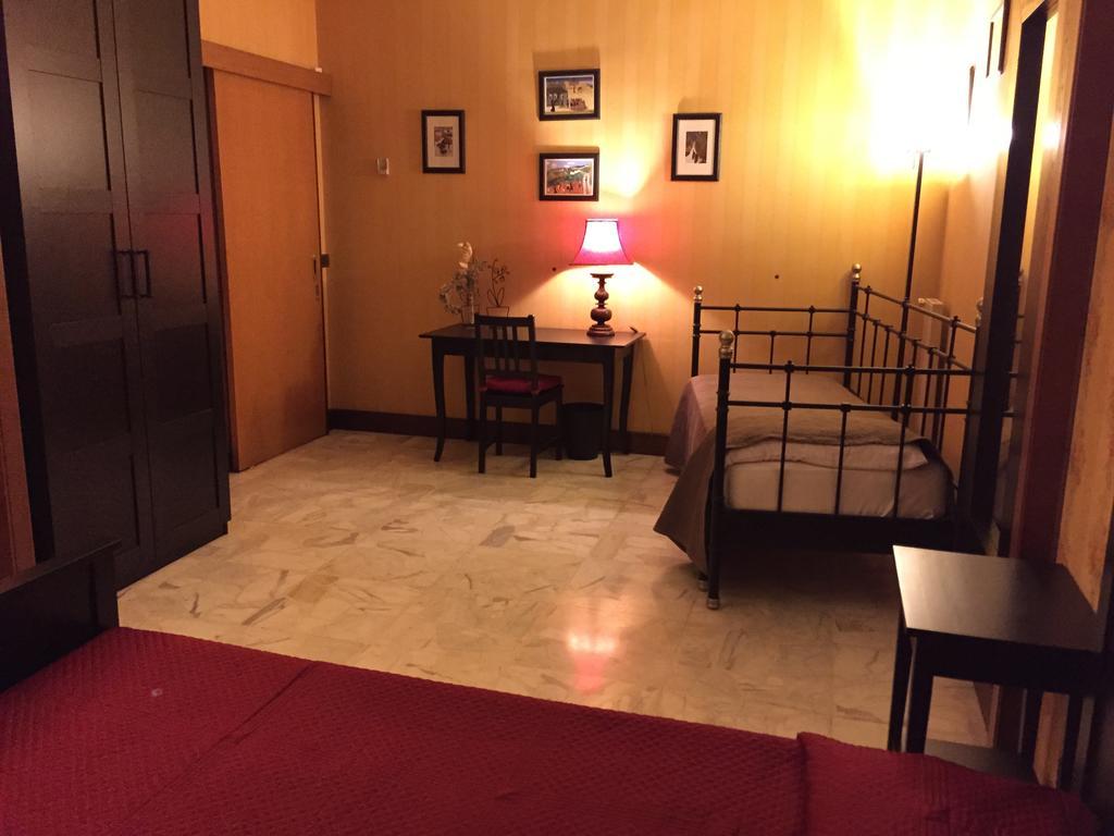 B&B Il Bagolaro Dell'Etna Sant'Agata Li Battiati Rum bild