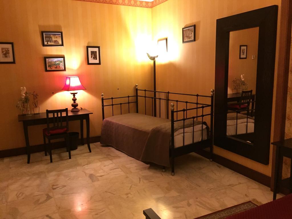 B&B Il Bagolaro Dell'Etna Sant'Agata Li Battiati Rum bild