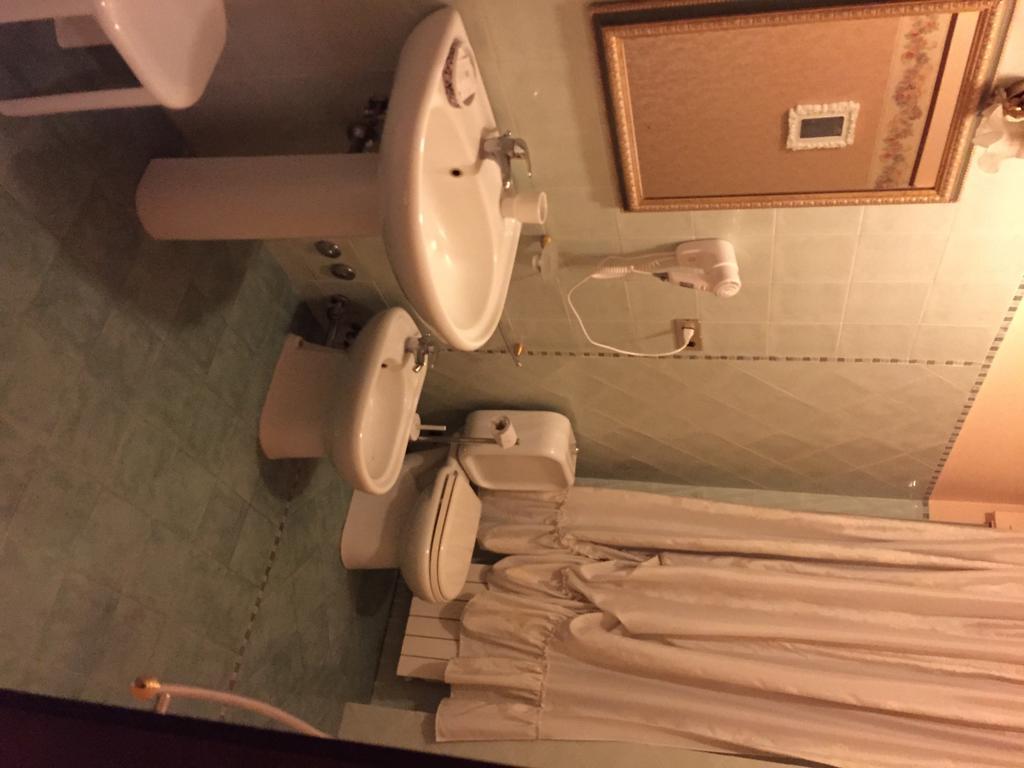 B&B Il Bagolaro Dell'Etna Sant'Agata Li Battiati Rum bild